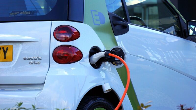 Laden electrische auto | ExcelAir Projects B.V.